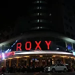 1Br Above Historic Roxy Theater! 4 Min Walk To Copacabana Beach