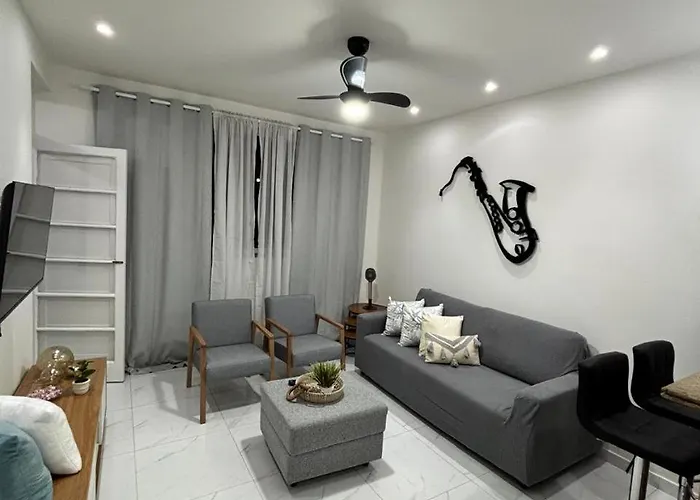 1Br Above Historic Roxy Theater! 4 Min Walk To Copacabana Beach
