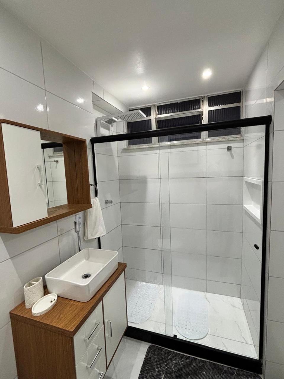 1br Above Historic Roxy Theater! 4 Min Walk To Copacabana Rio de Janeiro