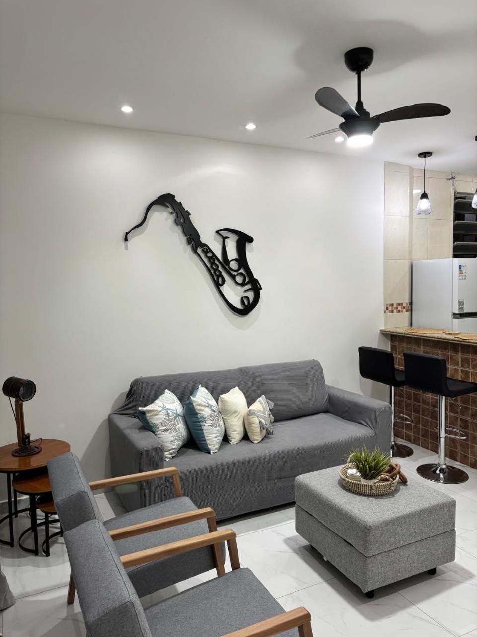 4 Min Walk To Copacabana Beach! 1br Above Historic Roxy Theater Apartamento