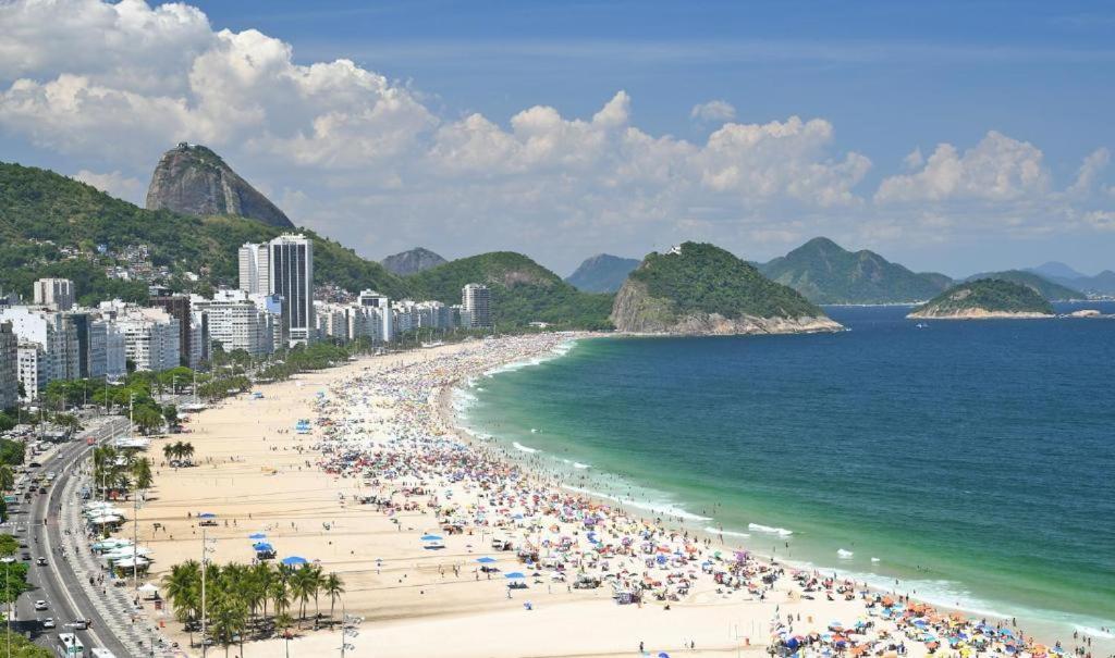 4 Min Walk To Copacabana Beach! 1br Above Historic Roxy Theater
