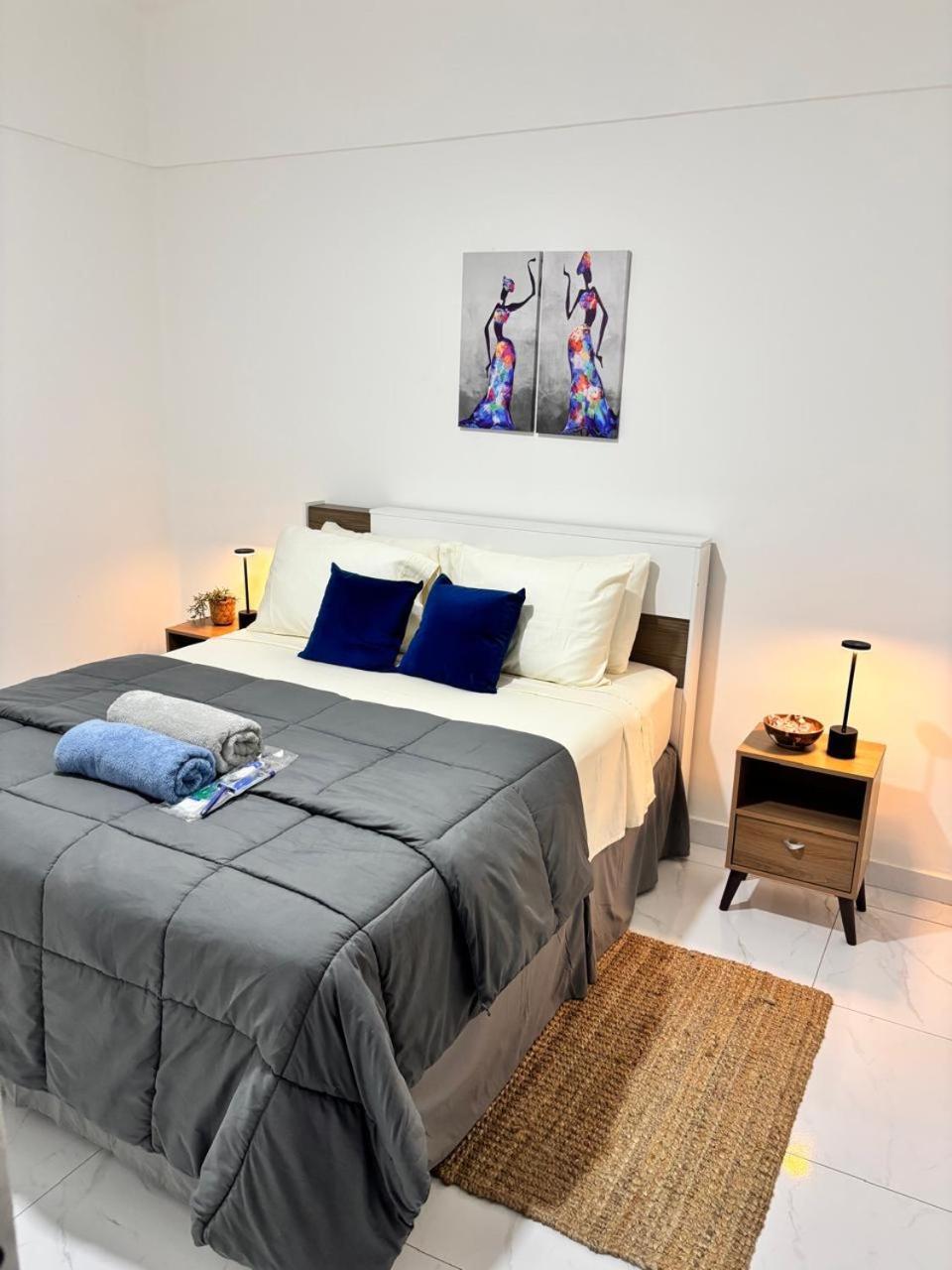 Apartamento 4 Min Walk To Copacabana Beach! 1br Above Historic Roxy Theater Rio de Janeiro